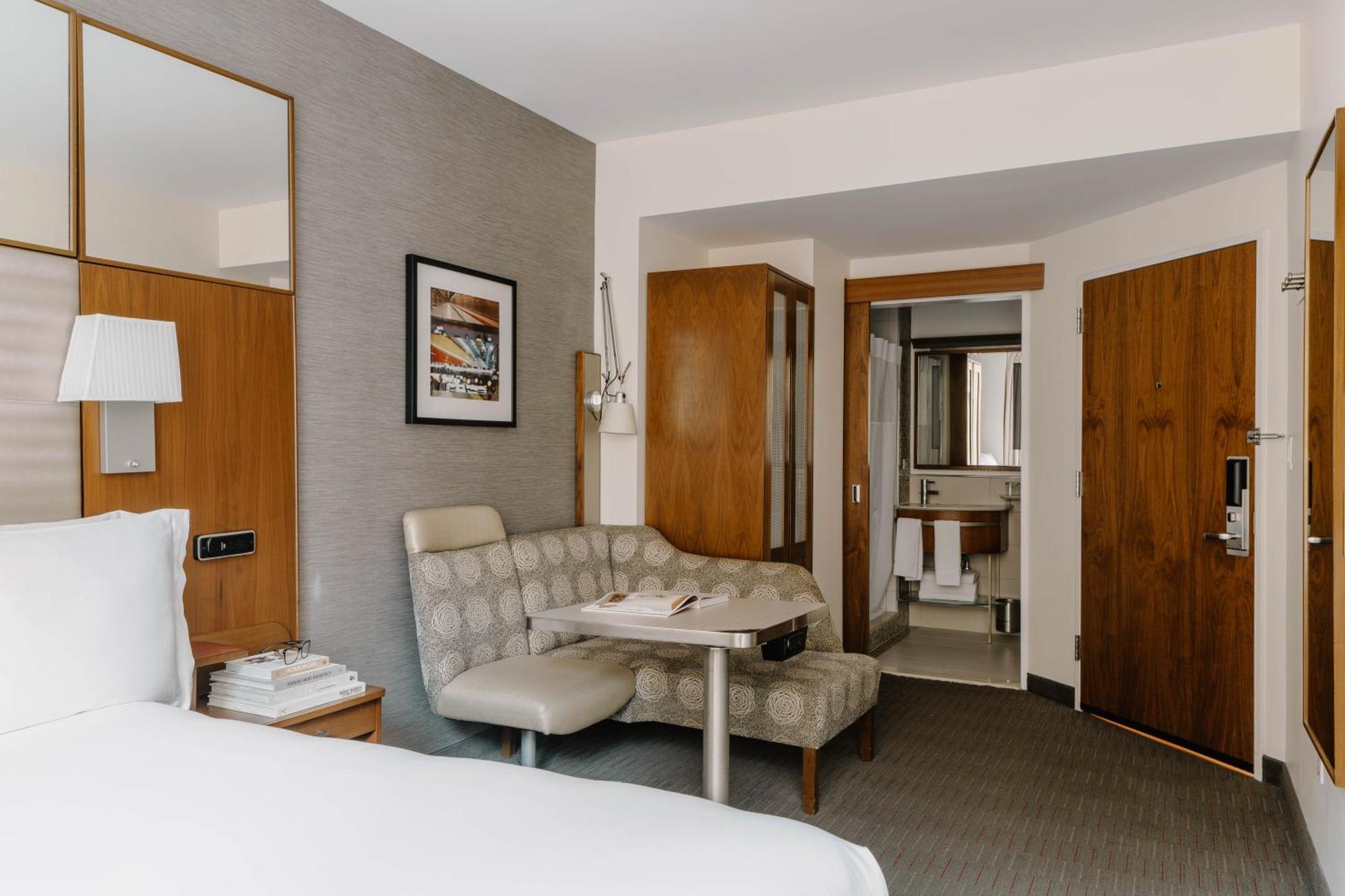 Standard Queen Room